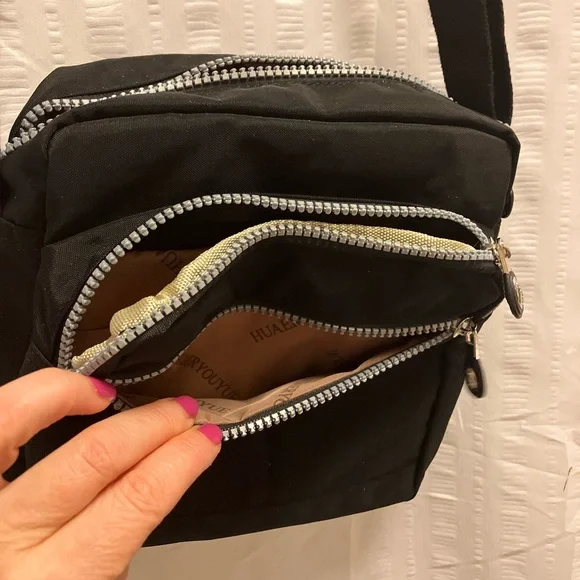 Black Crossbody Purse Bag with Pockets - Picture 6 of 7